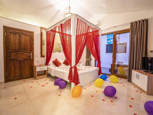  gece  -  Kasım
  | Kalkan İslamlar Balayı Villası: Taş ve Ahşabın Romantik Uyumu